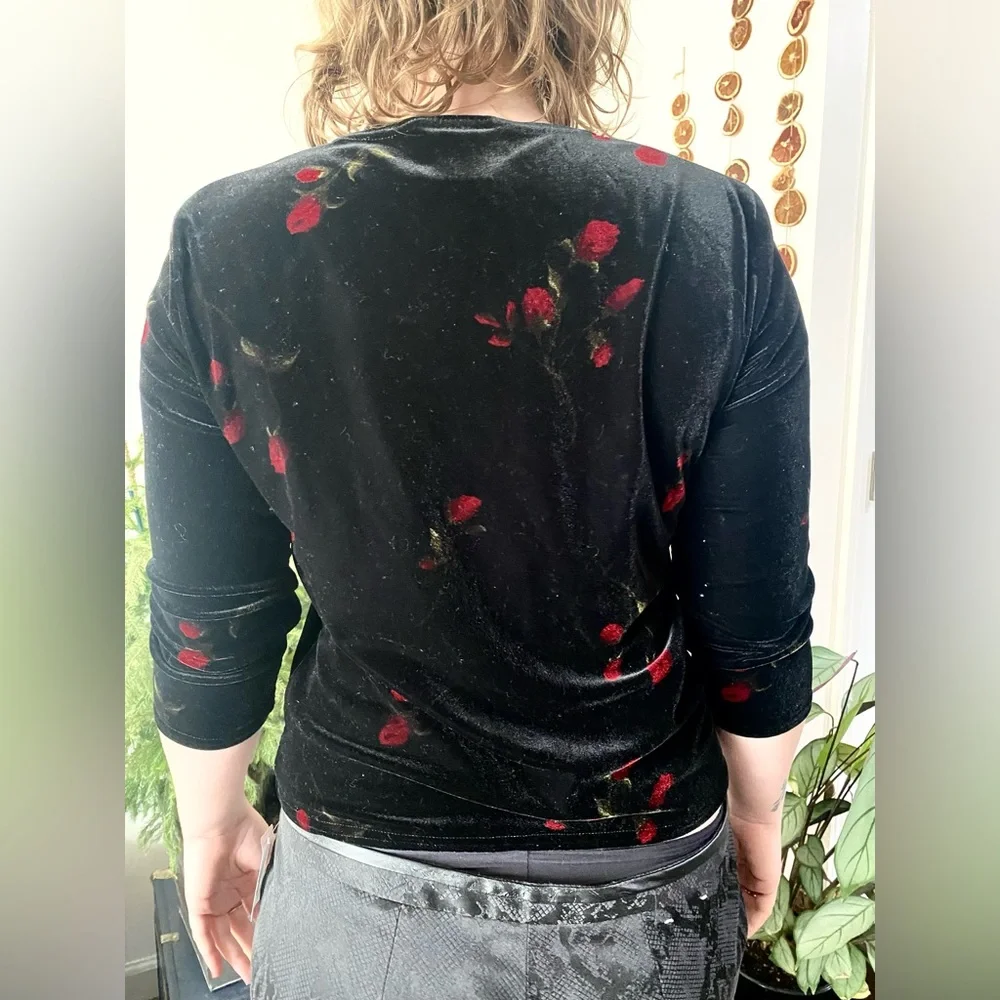 Vintage black velvet with red floral quarter length sleeve top - Picture 2 of 2